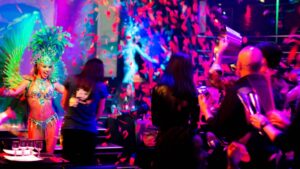 Cabaret Pau Brasil <br /> <br /> <img src="https://pariscosmop.fr/wp-content/uploads/2022/05/bar-Cabaret-Pau-Brasil-paris.jpg" alt="Cabaret-Pau-Brasil" style="width:98%" loading="lazy">