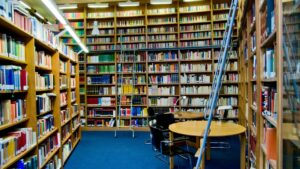 Bibliothèque de la Maison Heinrich Heine <br /> <br /> <img src="https://pariscosmop.fr/wp-content/uploads/2022/05/bibliotheque-Bibliotheque-Maison-Heinrich-Heine-paris.jpg" alt="Bibliothèque-Maison-Heinrich-Heine" style="width:98%" loading="lazy">