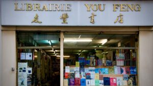 Librairies You Feng <br /> <br /> <img src="https://pariscosmop.fr/wp-content/uploads/2022/05/bibliotheque-You-Feng-6e-paris.jpg" alt="You-Feng-6e" style="width:98%" loading="lazy">