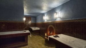 Hammam Les Cent Ciels <br /> <br /> <img src="https://pariscosmop.fr/wp-content/uploads/2022/05/bien-etre-Les-Cent-Ciels-paris.jpg" alt="Les-Cent-Ciels" style="width:98%" loading="lazy">