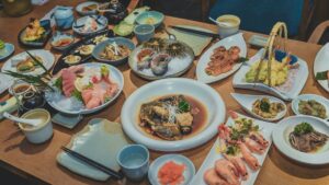 Cours de cuisine japonaise à l’association Tenri <br /> <br /> <img src="https://pariscosmop.fr/wp-content/uploads/2022/05/cours-Cuisine-japonaise-Tenri-paris.jpg" alt="Cuisine-japonaise-Tenri" style="width:98%" loading="lazy">