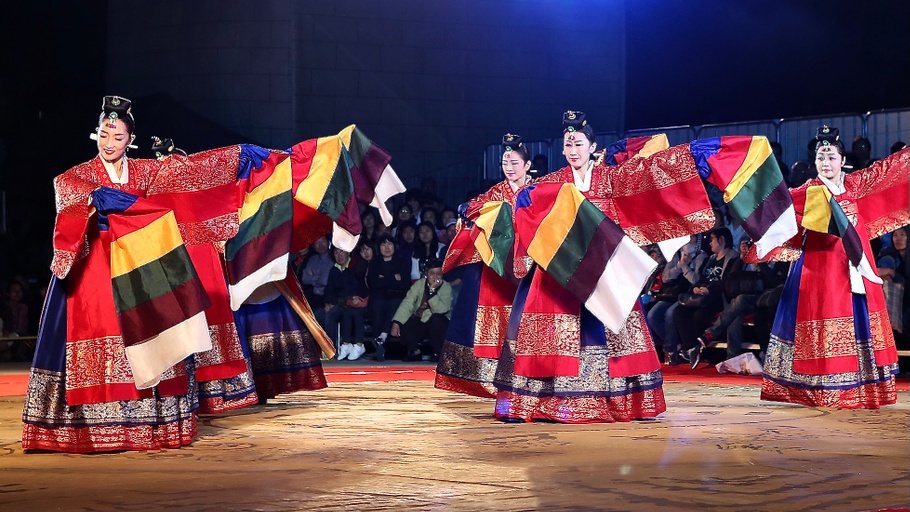 Danse-traditionnelle-coréenne