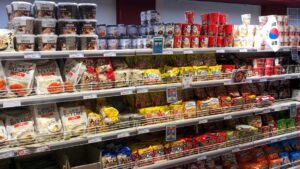 Supermarchés Paris Store <br /> <br /> <img src="https://pariscosmop.fr/wp-content/uploads/2022/05/epicerie-Paris-Store-19e-paris.jpg" alt="Paris-Store-19e" style="width:98%" loading="lazy">