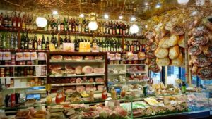 Épicerie fine Davoli <br /> <br /> <img src="https://pariscosmop.fr/wp-content/uploads/2022/05/restaurant-Davoli-paris.jpg" alt="Davoli" style="width:98%" loading="lazy">