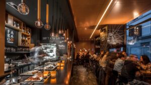 Bar à vins Fuero <br /> <br /> <img src="https://pariscosmop.fr/wp-content/uploads/2022/05/restaurant-Farago-Pintxo-Club-paris.jpg" alt="Farago-Pintxo-Club" style="width:98%" loading="lazy">