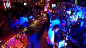 Favela chic : restaurant, bar et club <br /> <br /> <img src="https://pariscosmop.fr/wp-content/uploads/2022/05/restaurant-Favela-chic-paris.jpg" alt="Favela-chic" style="width:98%" loading="lazy">