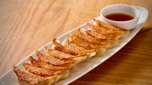 Restaurant Gyoza Bar <br /> <br /> <img src="https://pariscosmop.fr/wp-content/uploads/2022/05/restaurant-Gyoza-Bar-paris.jpg" alt="Gyoza-Bar" style="width:98%" loading="lazy">