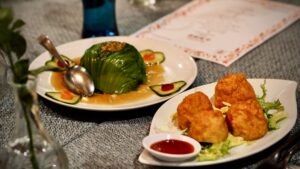 Restaurant La mer de Chine <br /> <br /> <img src="https://pariscosmop.fr/wp-content/uploads/2022/05/restaurant-La-mer-de-Chine-paris.jpg" alt="La-mer-de-Chine" style="width:98%" loading="lazy">