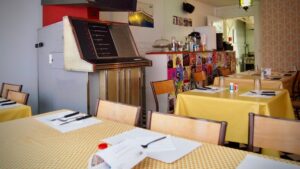 Restaurant Le café d’ICI <br /> <br /> <img src="https://pariscosmop.fr/wp-content/uploads/2022/05/restaurant-Le-cafe-dICI-paris.jpg" alt="Le-café-d’ICI" style="width:98%" loading="lazy">