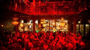 Pachamama, dinner-club <br /> <br /> <img src="https://pariscosmop.fr/wp-content/uploads/2022/05/restaurant-Pachamama-paris.jpg" alt="Pachamama" style="width:98%" loading="lazy">